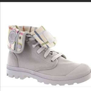 Palladium women gray baggy boots 8